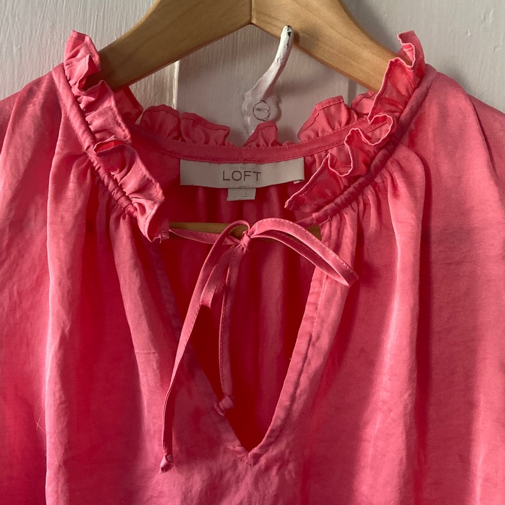 LOFT Coral Ruffle Neck Blouse-tiny flaw - Picture 3 of 5